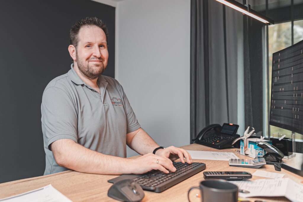 Mitarbeiter von edv-trend am Arbeitsplatz in Gevelsberg
